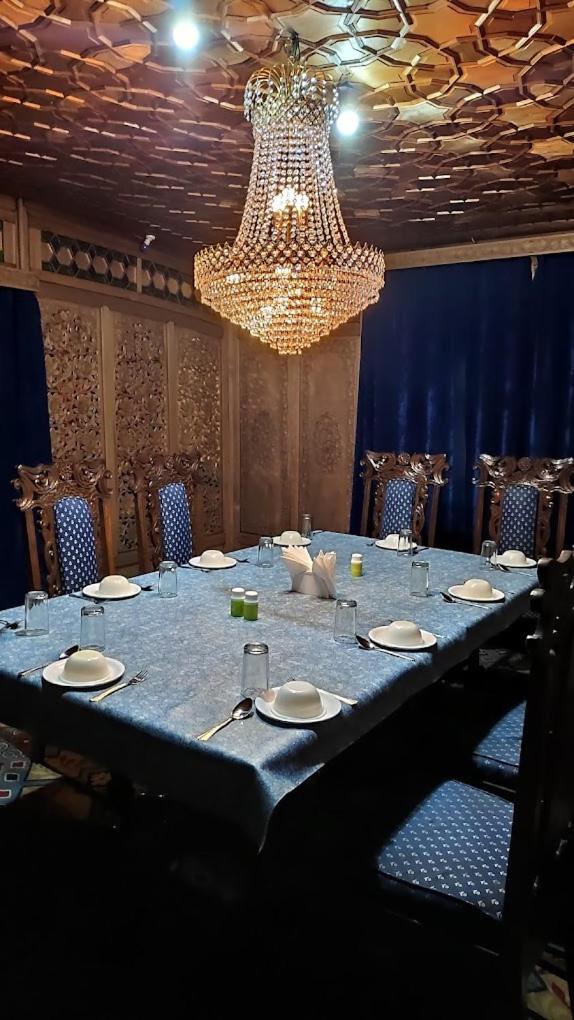 فندق Mossess Group Of Houseboats Srīnagar المظهر الخارجي الصورة