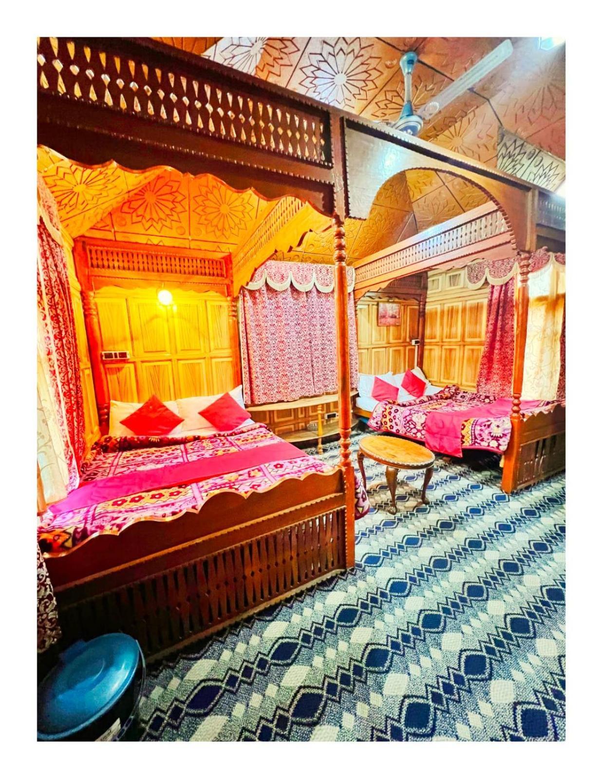 فندق Mossess Group Of Houseboats Srīnagar المظهر الخارجي الصورة