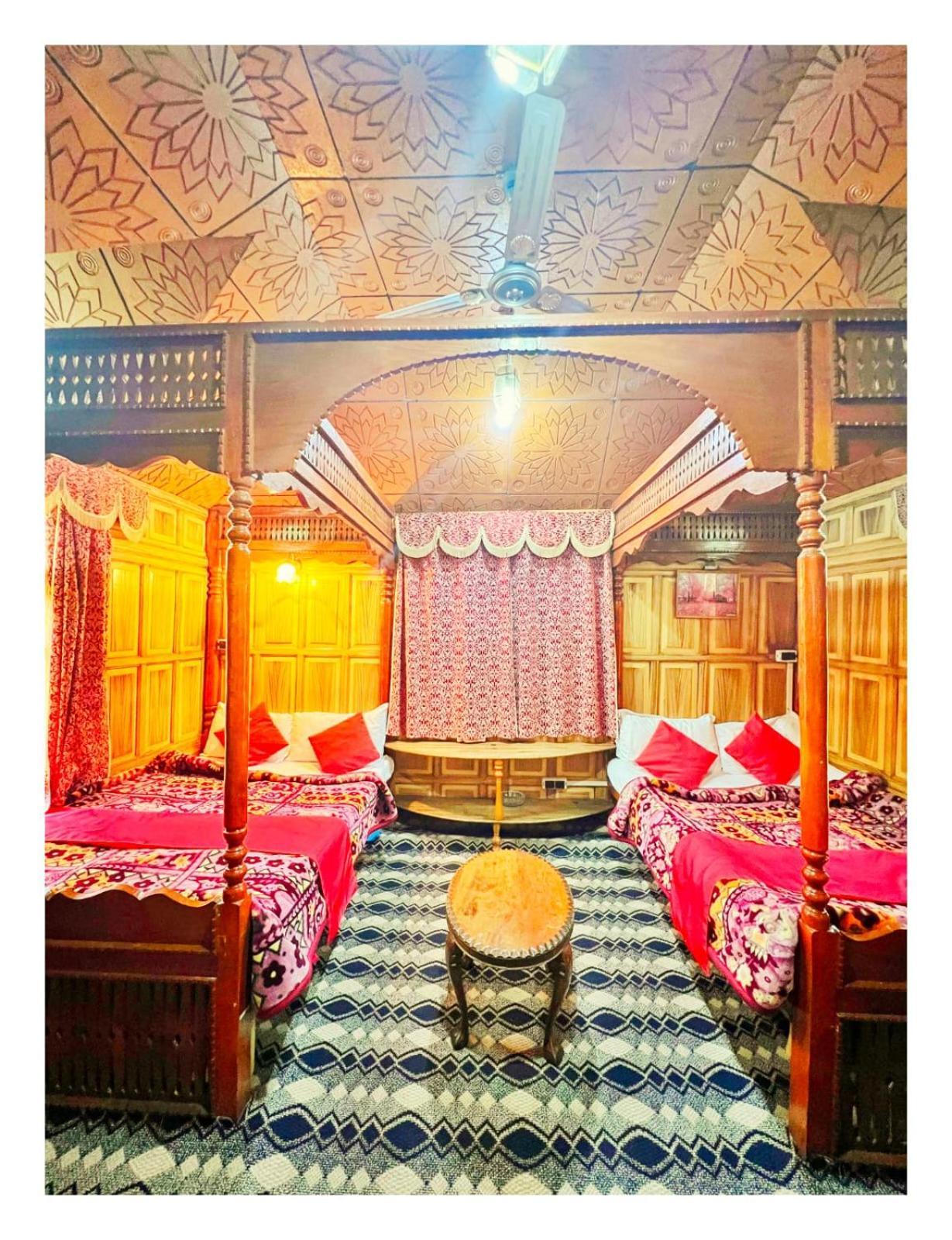 فندق Mossess Group Of Houseboats Srīnagar المظهر الخارجي الصورة