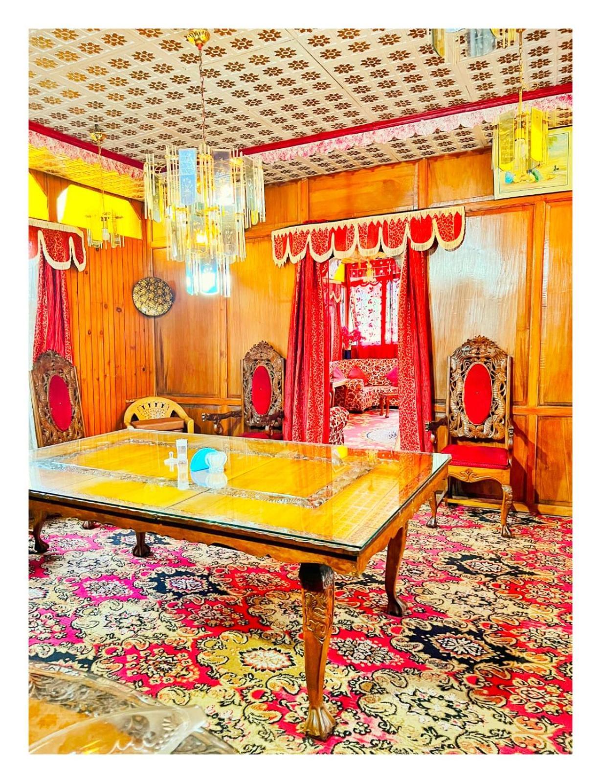فندق Mossess Group Of Houseboats Srīnagar المظهر الخارجي الصورة