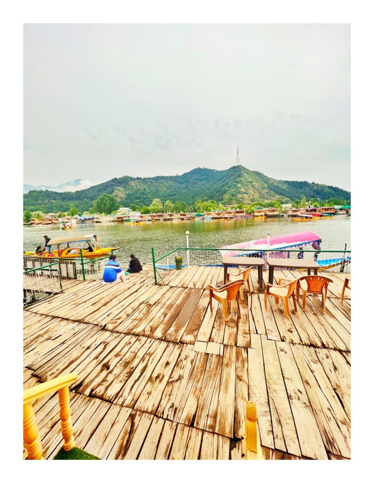 فندق Mossess Group Of Houseboats Srīnagar المظهر الخارجي الصورة