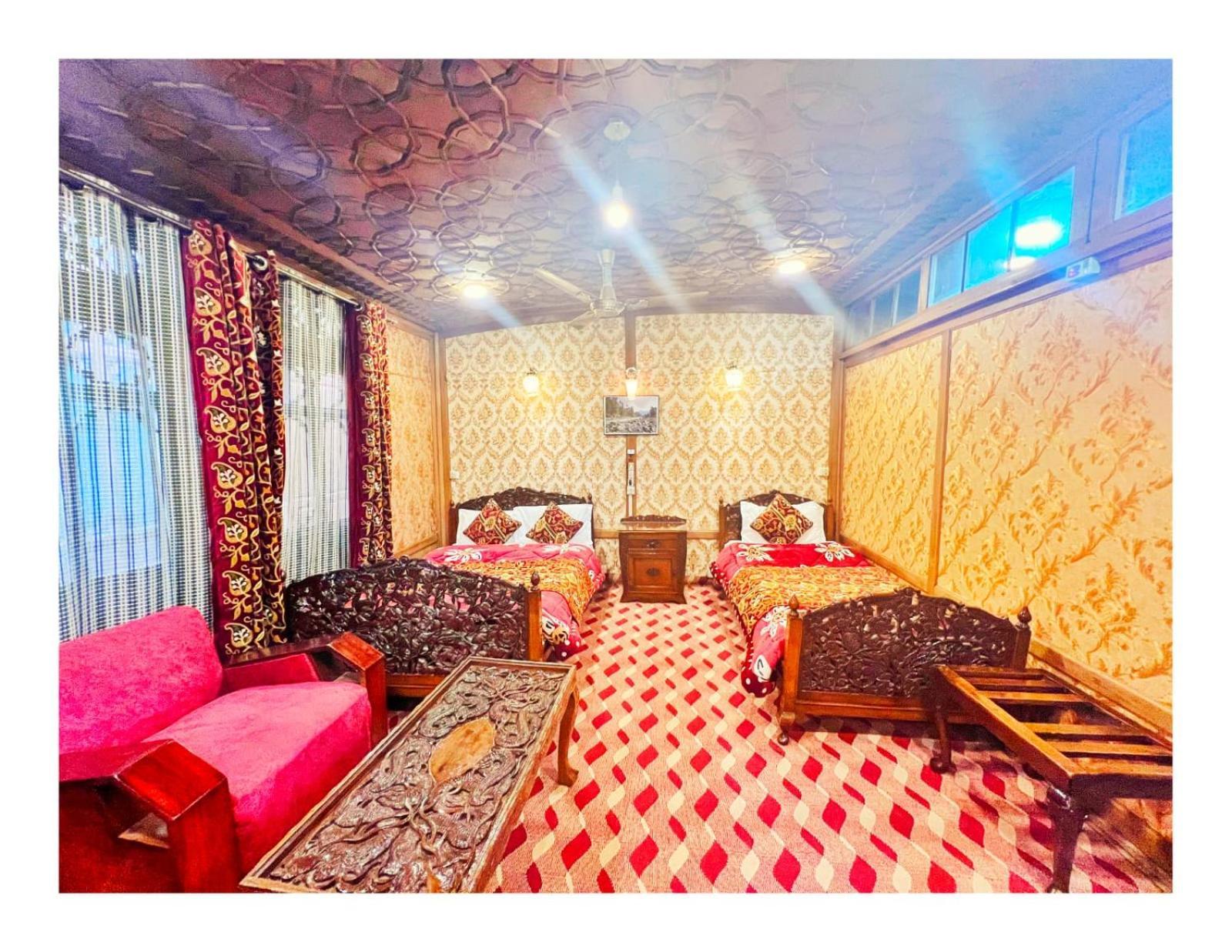 فندق Mossess Group Of Houseboats Srīnagar المظهر الخارجي الصورة