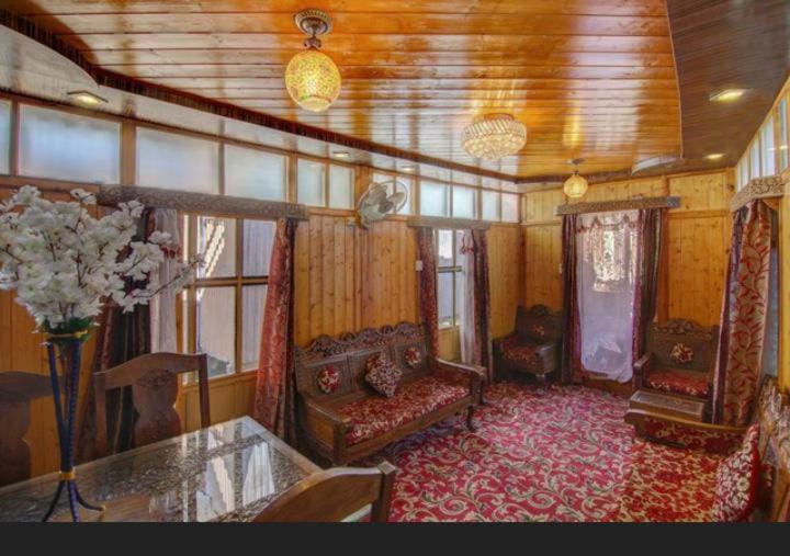 فندق Mossess Group Of Houseboats Srīnagar المظهر الخارجي الصورة