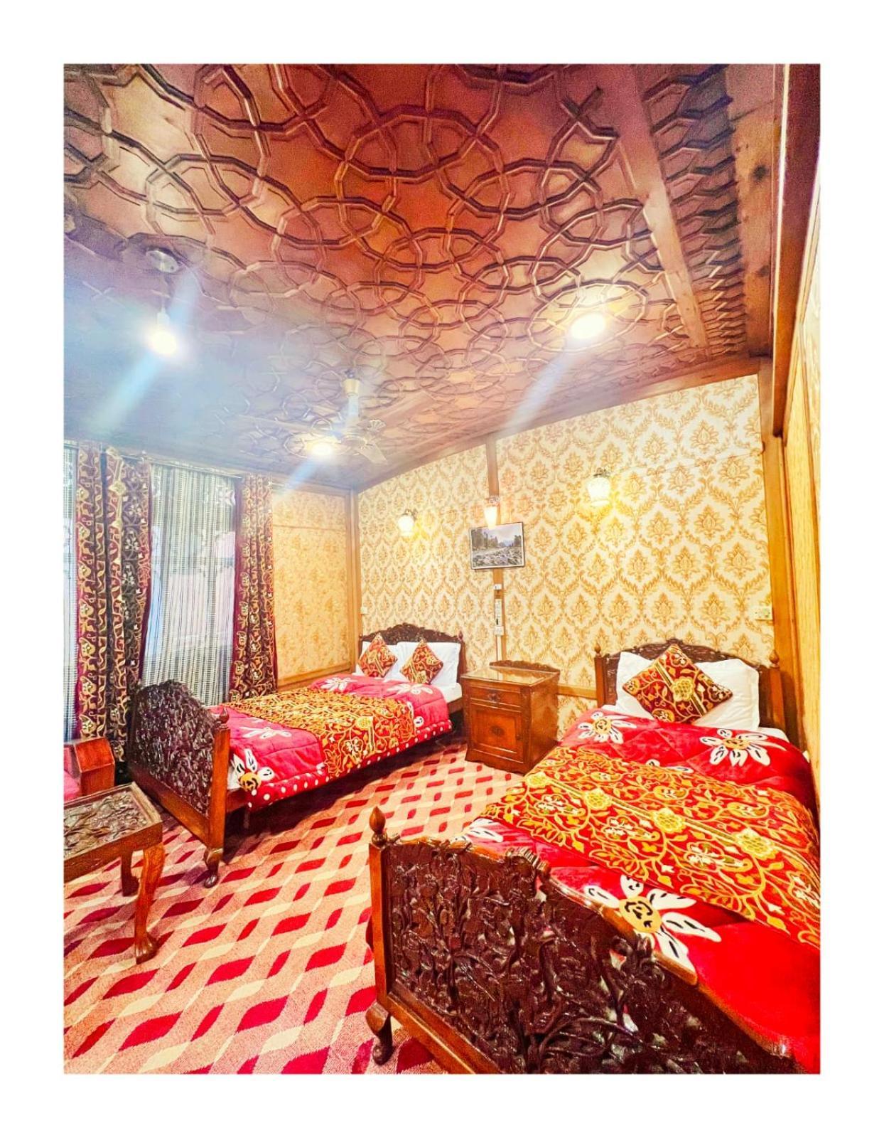 فندق Mossess Group Of Houseboats Srīnagar المظهر الخارجي الصورة
