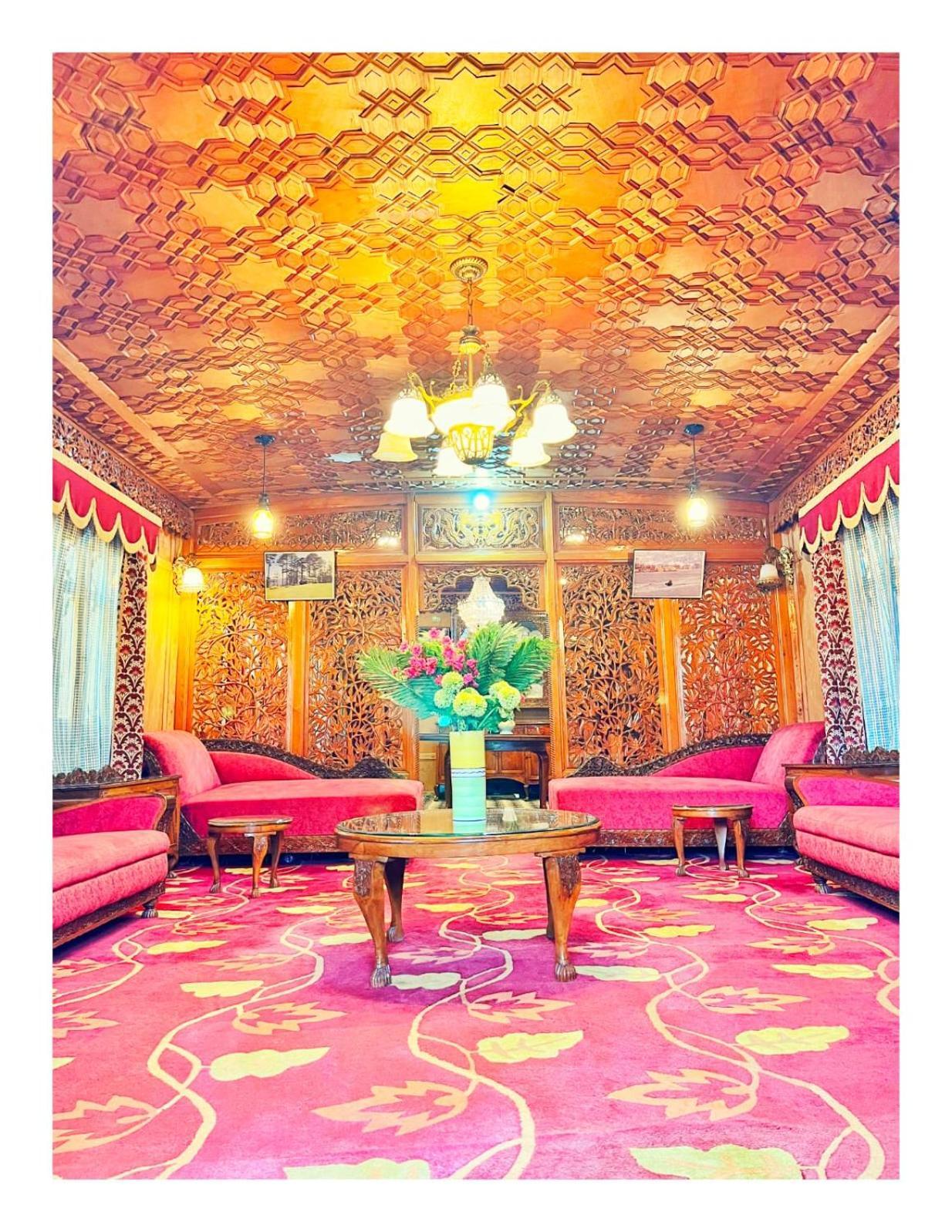 فندق Mossess Group Of Houseboats Srīnagar المظهر الخارجي الصورة